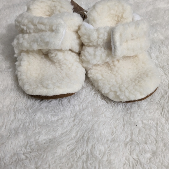 Baby Fashion Booties. Size 6 to 12 months. White. NWT. - Picture 9 of 9